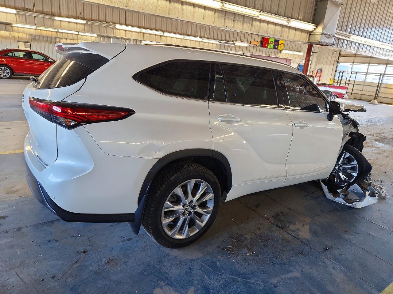 2020 Toyota Highlander Limited - Image 3