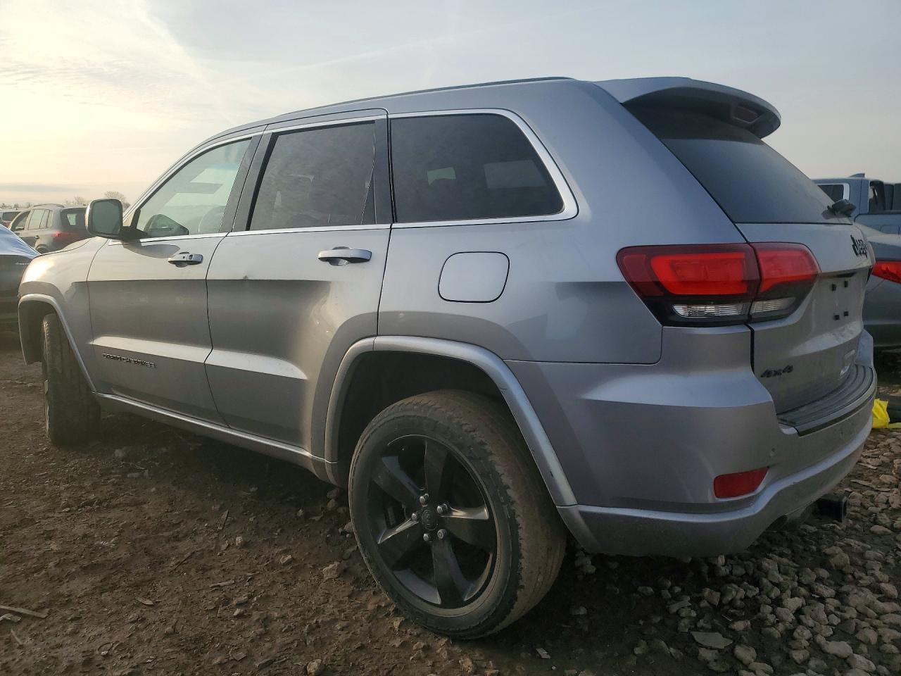 2015 Jeep Grand Cherokee Laredo - Image 2