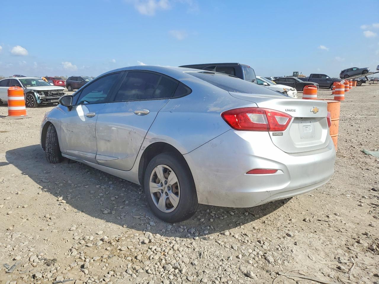 2018 Chevrolet Cruze Ls - Image 2