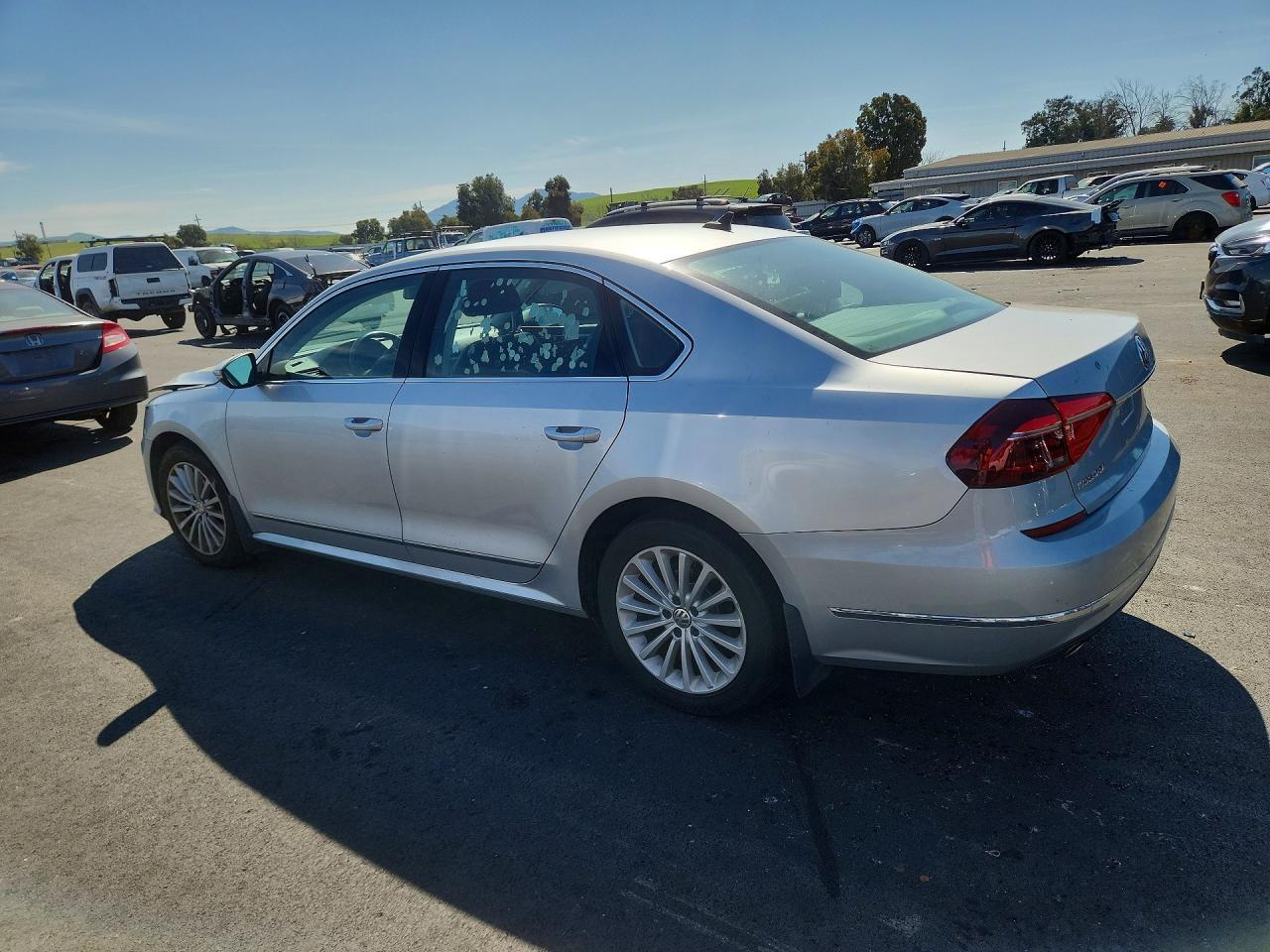 2016 Volkswagen Passat Se - Фото 2