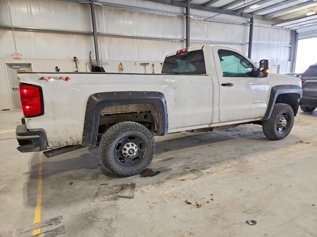 2015 Chevrolet Silverado K2500 Heavy Duty - Фото 3