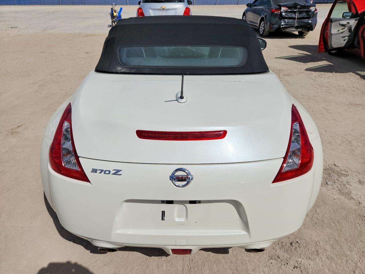 2017 Nissan 370Z Roadster - Image 6