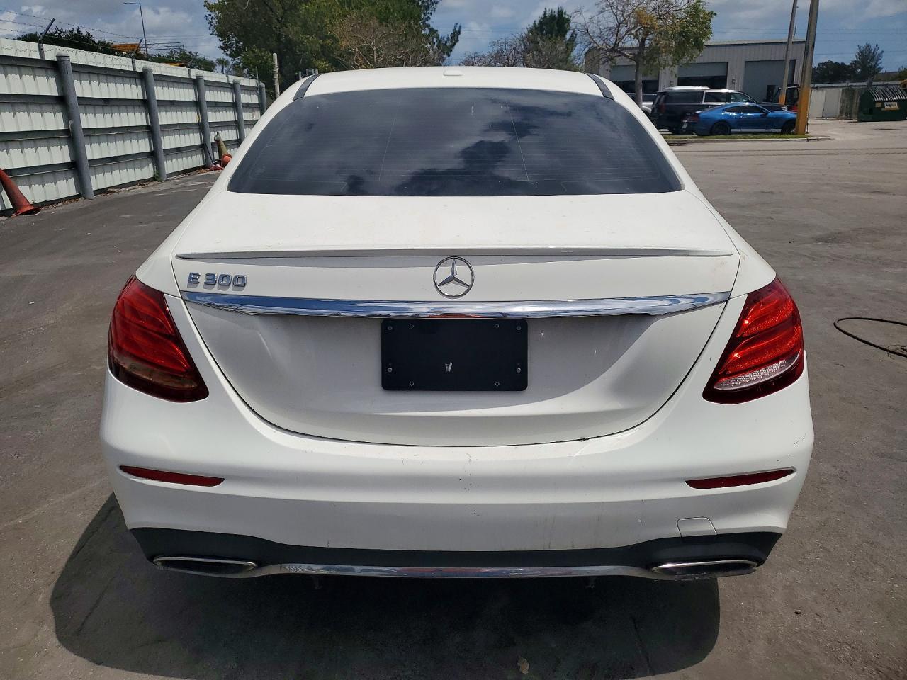 2019 Mercedes-Benz E 300 - Фото 6