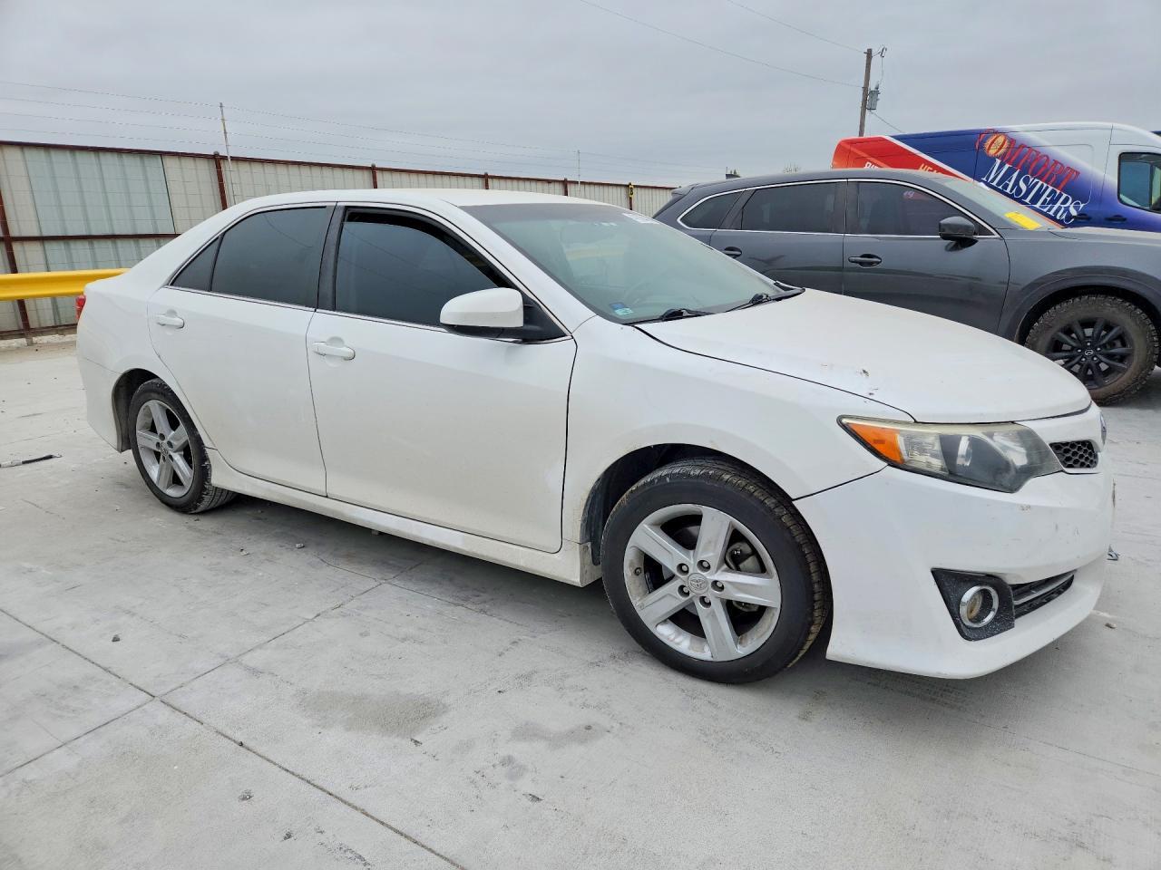 2014 Toyota Camry Se - Image 4