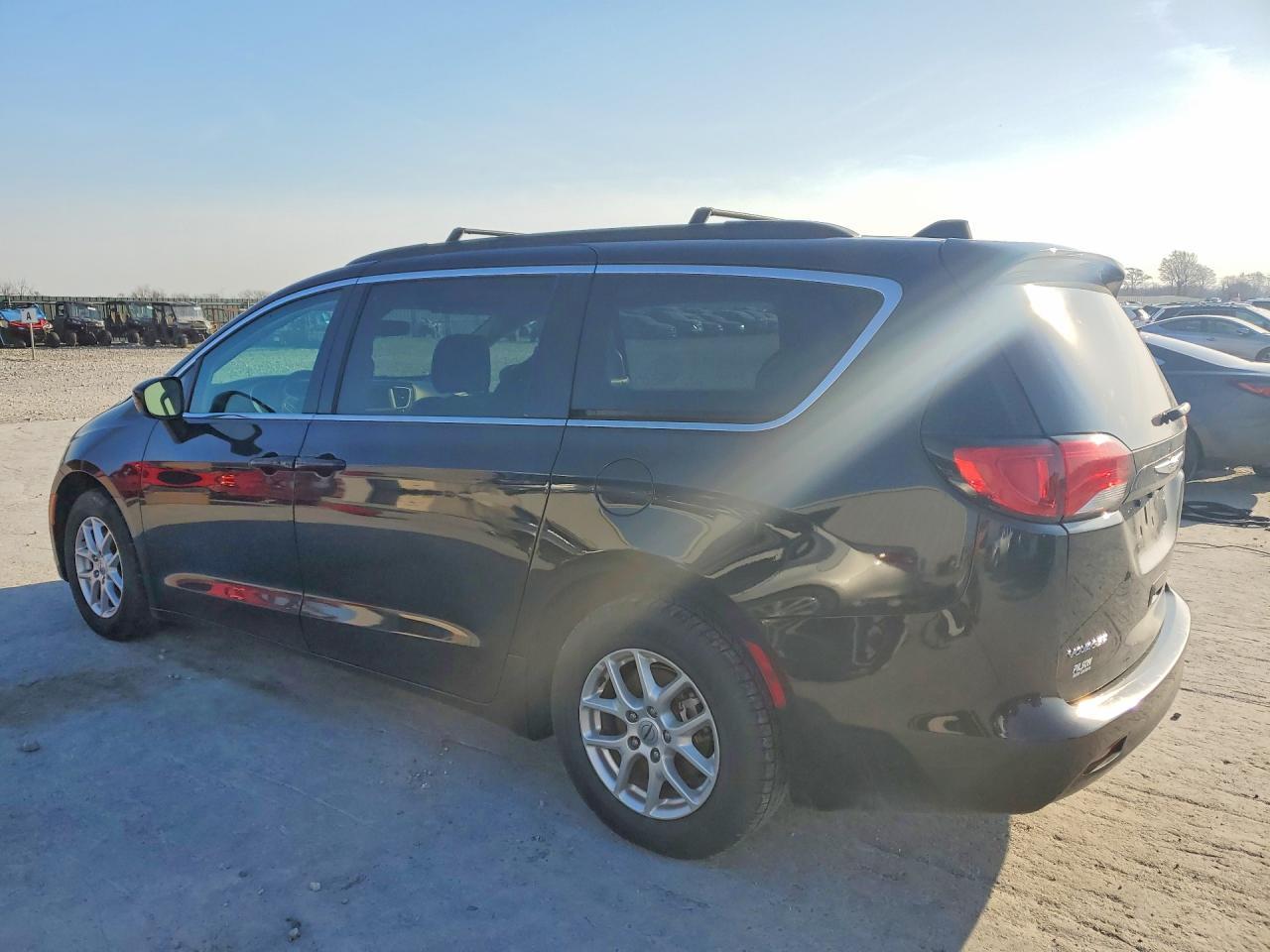 2021 Chrysler Voyager - Фото 2