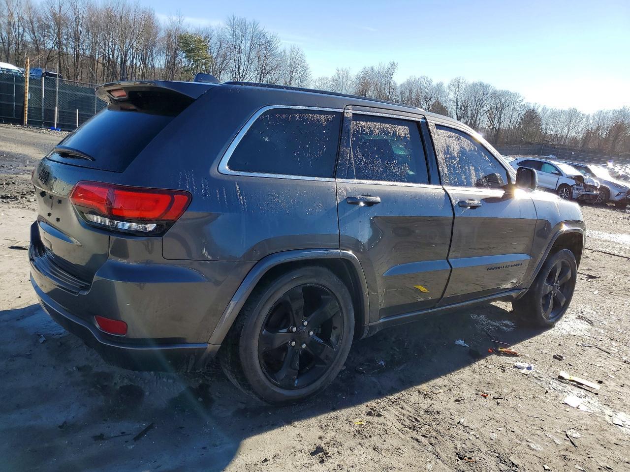 2015 Jeep Grand Cherokee Laredo - Image 3