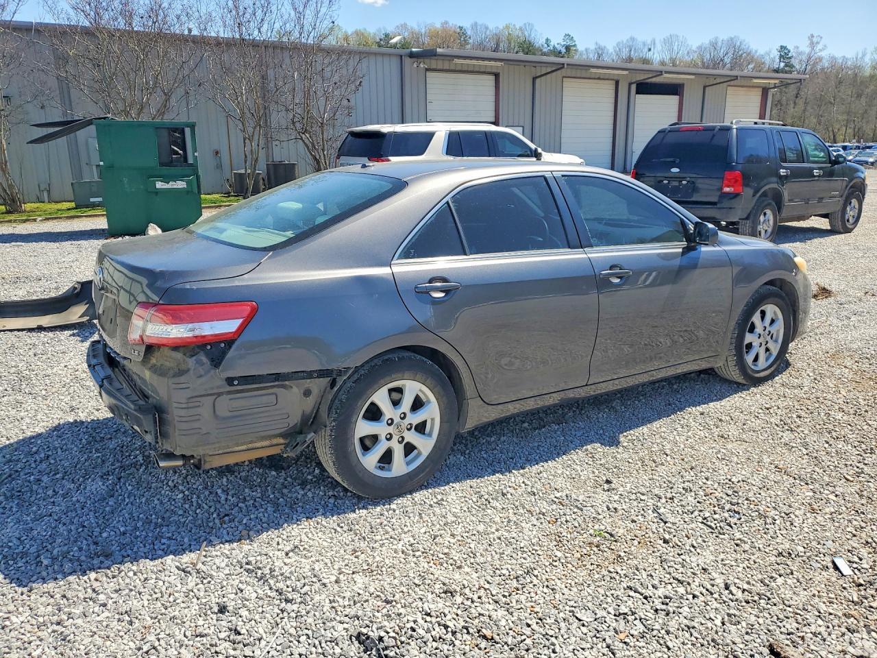 2011 Toyota Camry Le - Фото 3