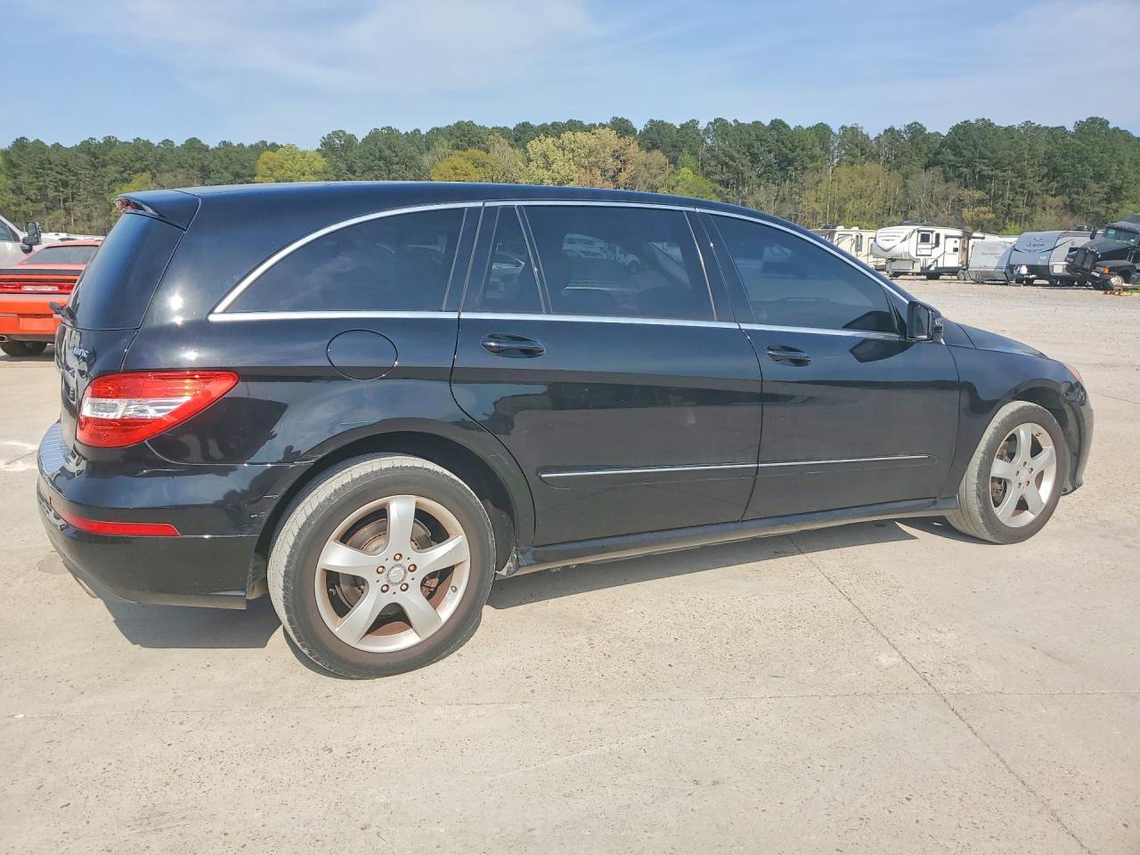 2011 Mercedes-Benz R 350 4Matic - Image 3