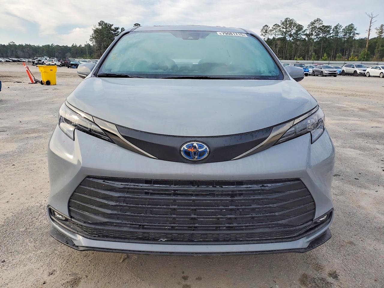 2024 Toyota Sienna Woodland Edition - Image 5