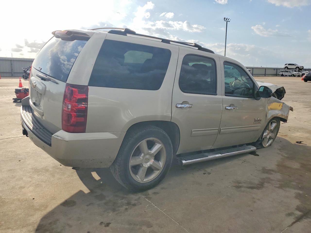 2013 Chevrolet Tahoe C1500 Ls - Image 3