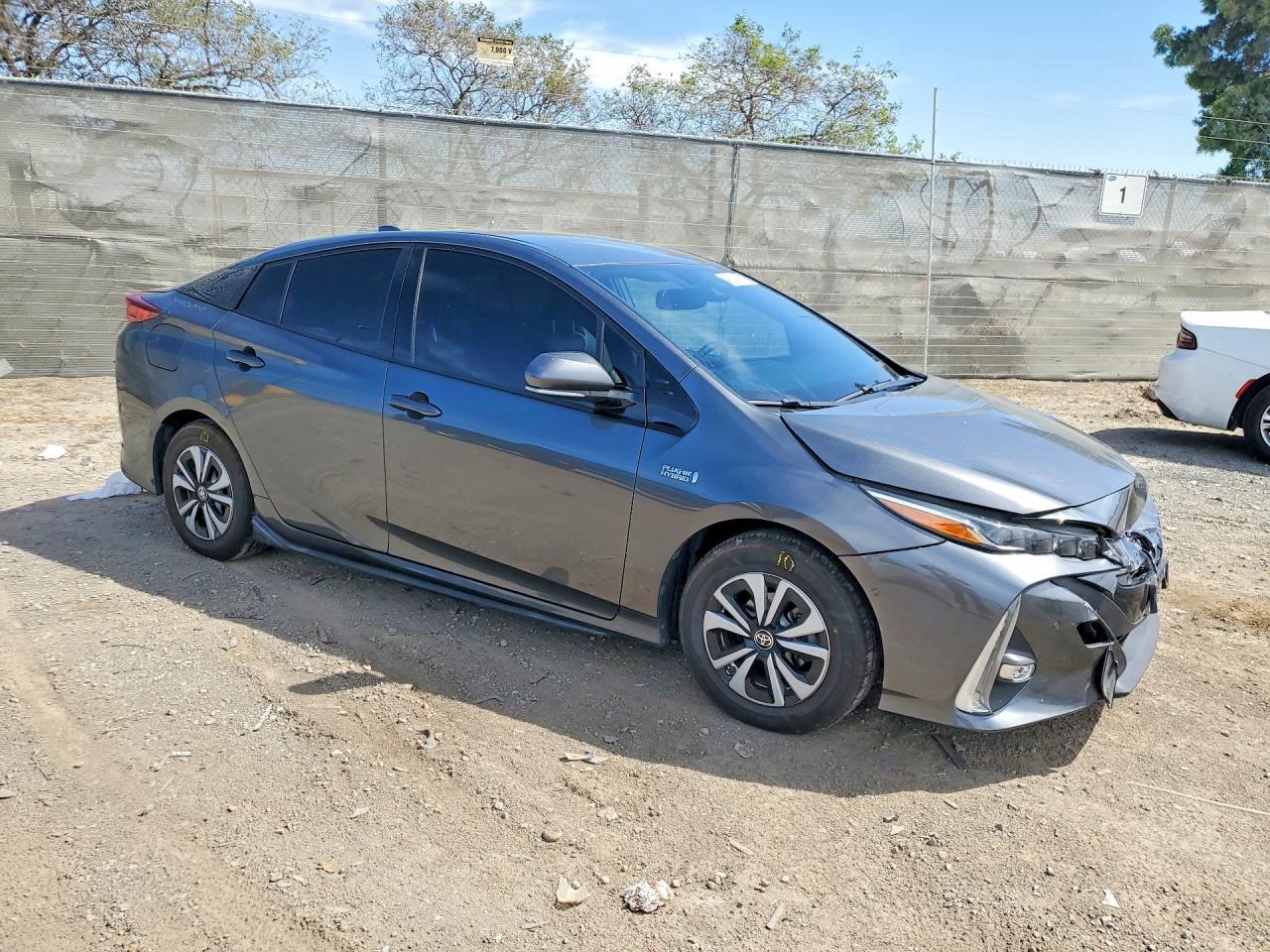 2017 Toyota Prius Prime Advanced - Фото 4