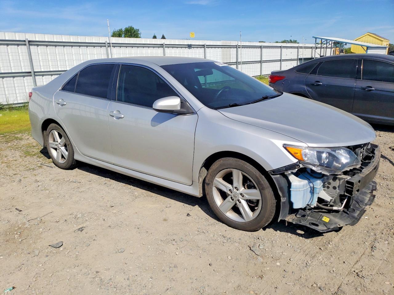 2013 Toyota Camry Se - Image 4