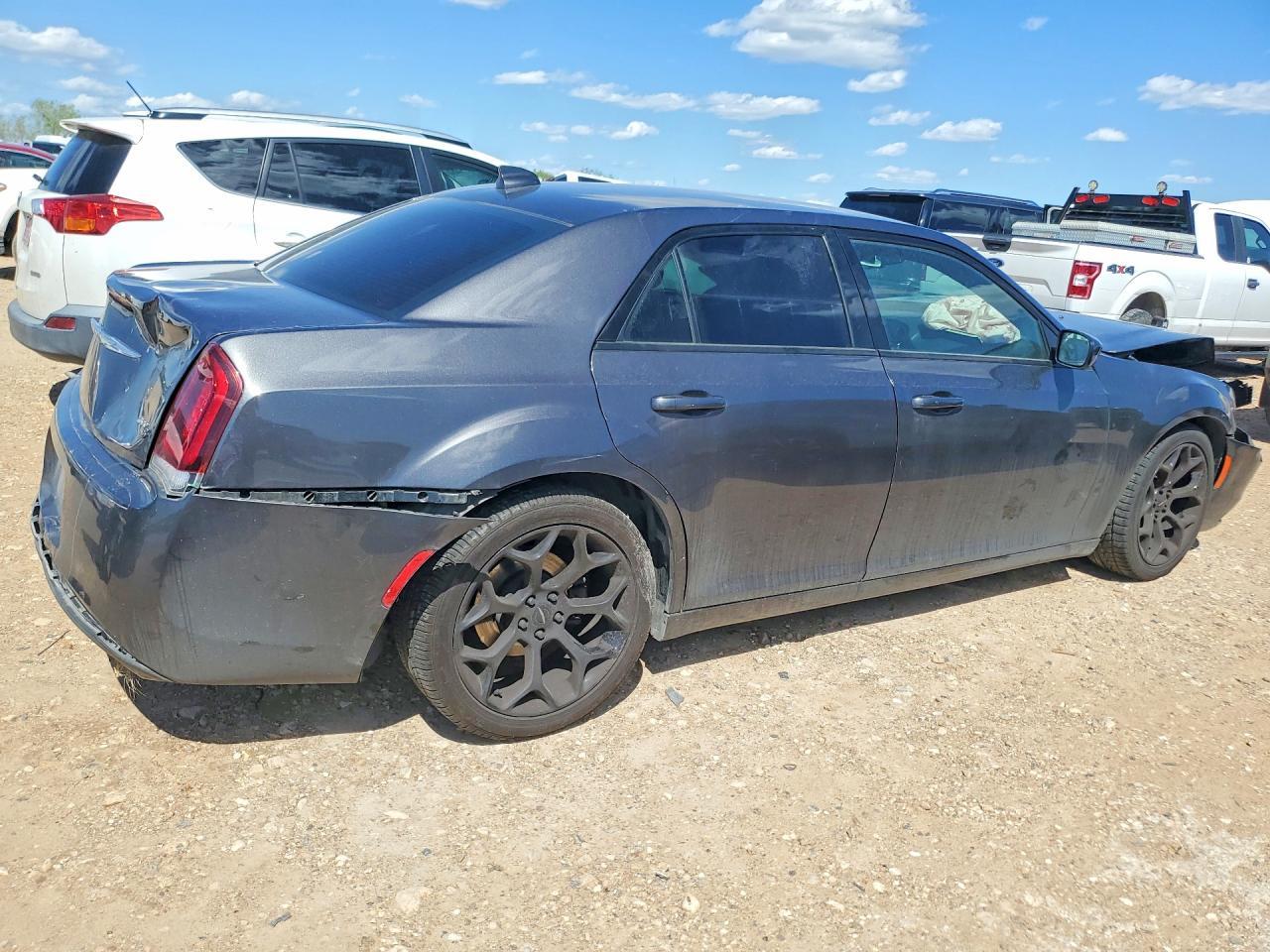 2019 Chrysler 300 S - Фото 3