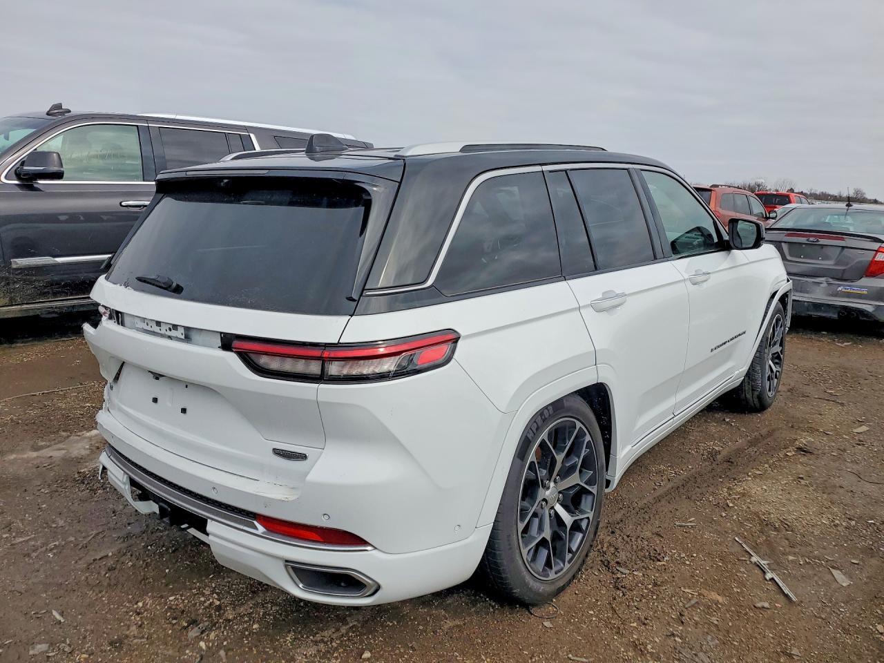 2022 Jeep Grand Cherokee Summit - Фото 3