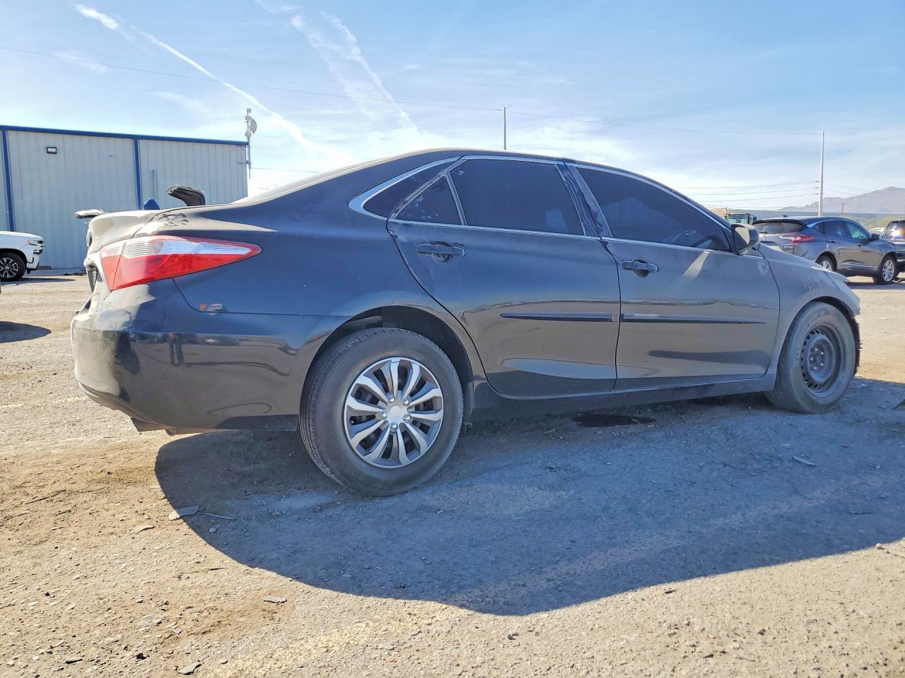 2015 Toyota Camry Le - Image 3