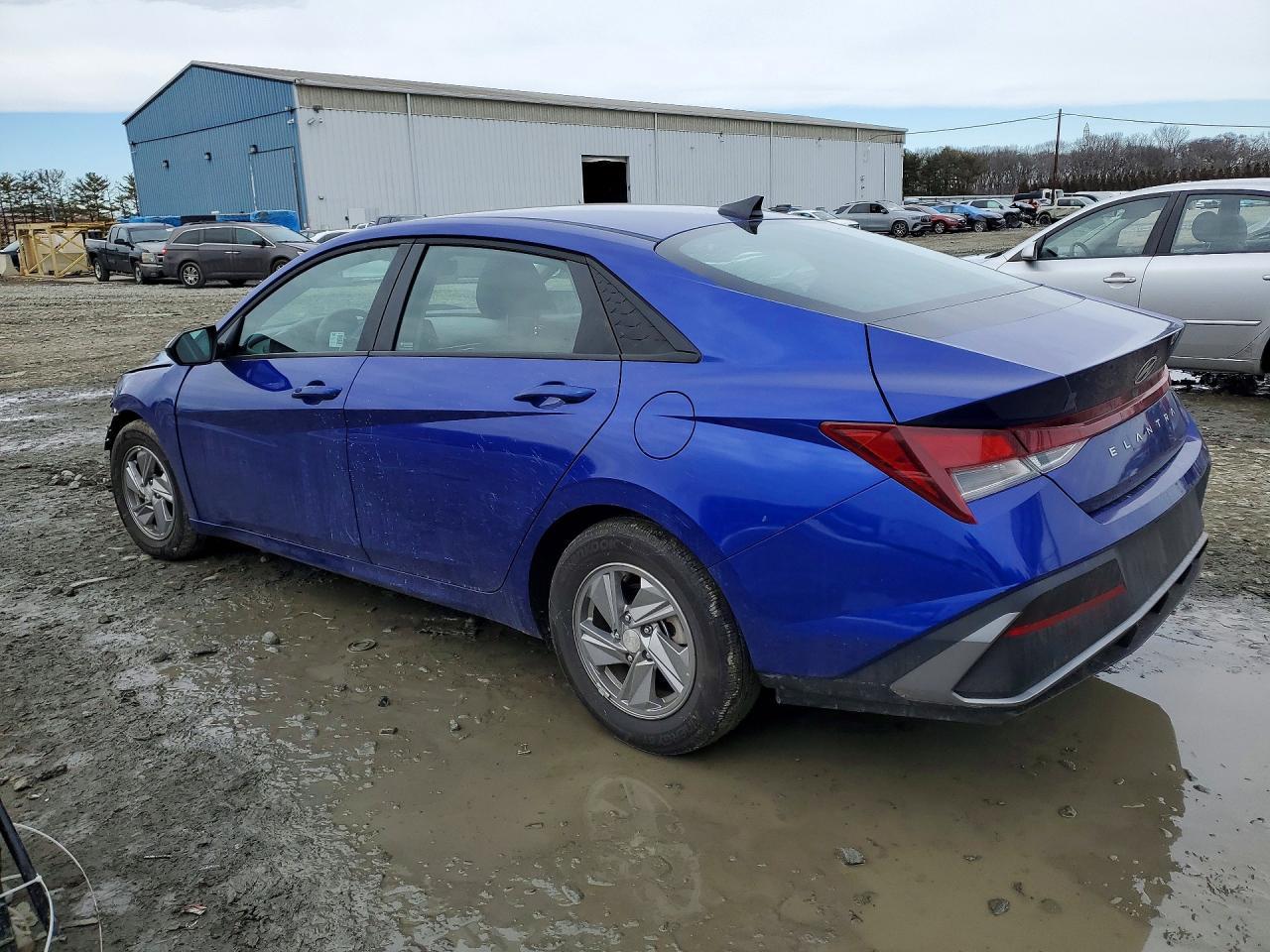 2025 Hyundai Elantra Se - Image 2