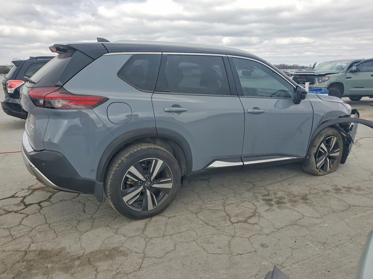 2021 Nissan Rogue Platinum - Фото 3
