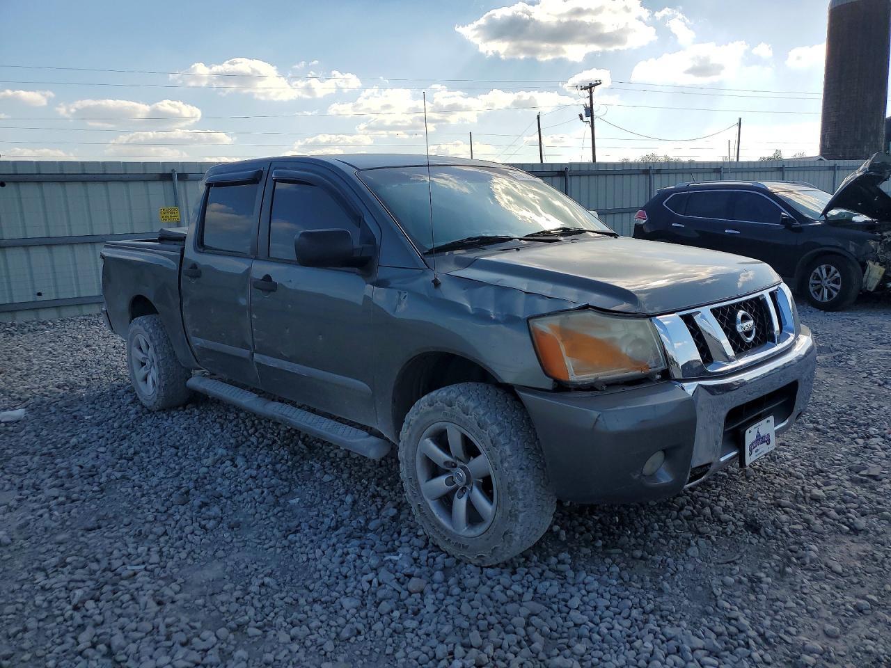 2015 Nissan Titan Sv - Image 4