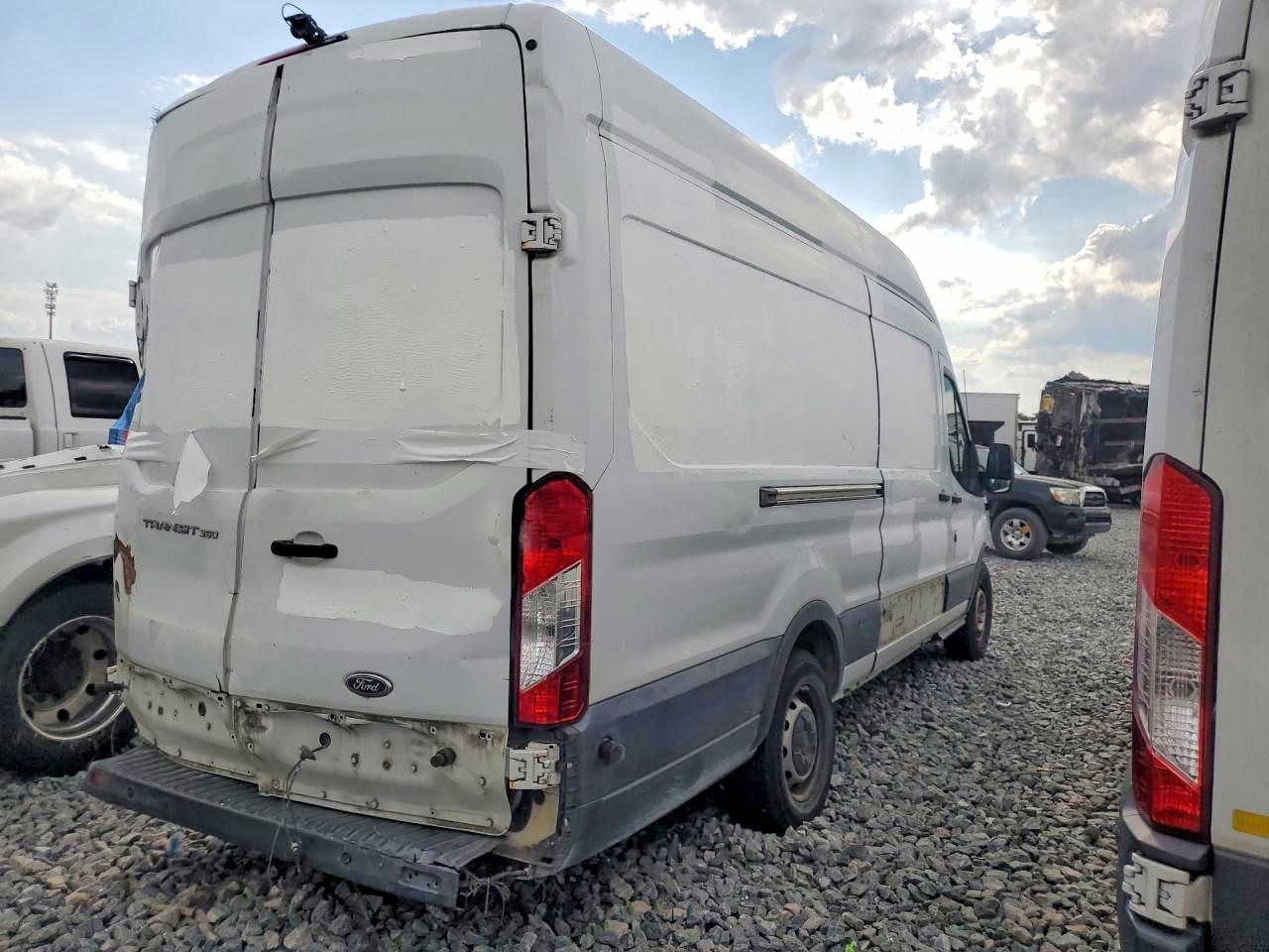2015 Ford Transit T-350 - Фото 3