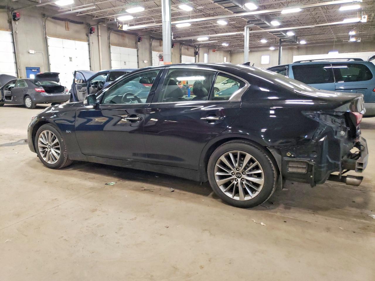 2018 Infiniti Q50 3.0T Luxe - Фото 2