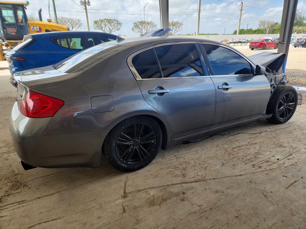 2013 Infiniti G37 - Фото 3
