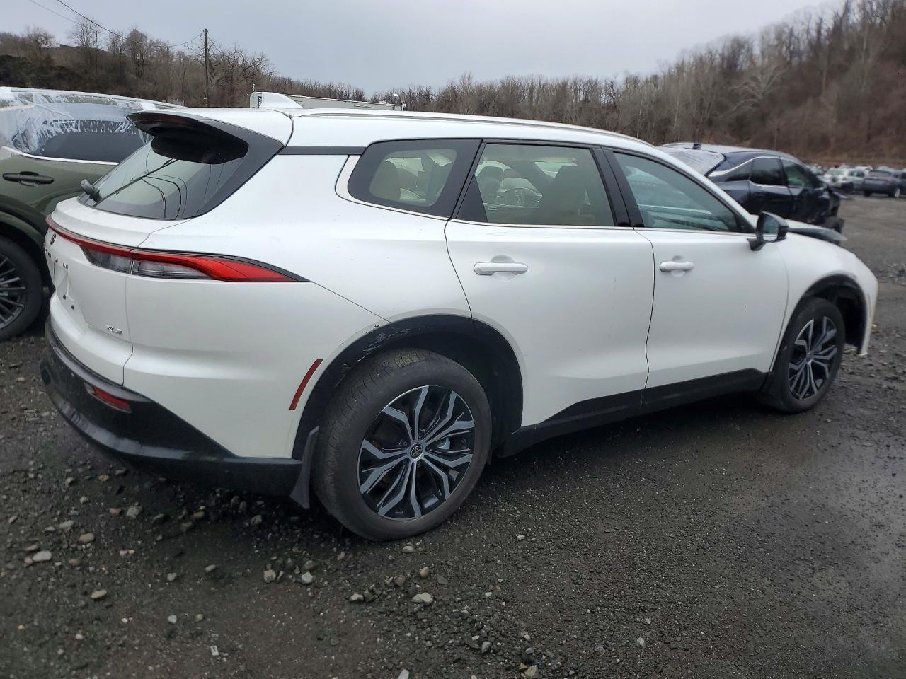 2025 Toyota Crown Signia Xle - Фото 3