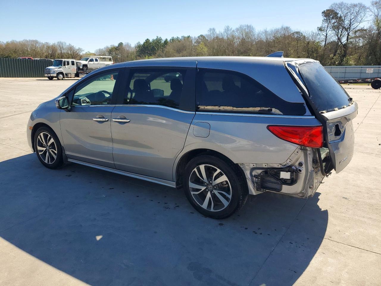 2023 Honda Odyssey Touring - Фото 2