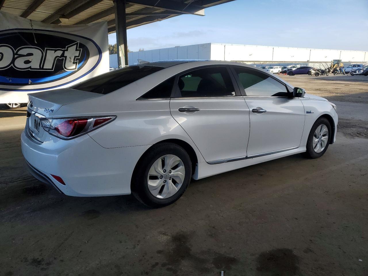 2013 Hyundai Sonata Hybrid - Image 3