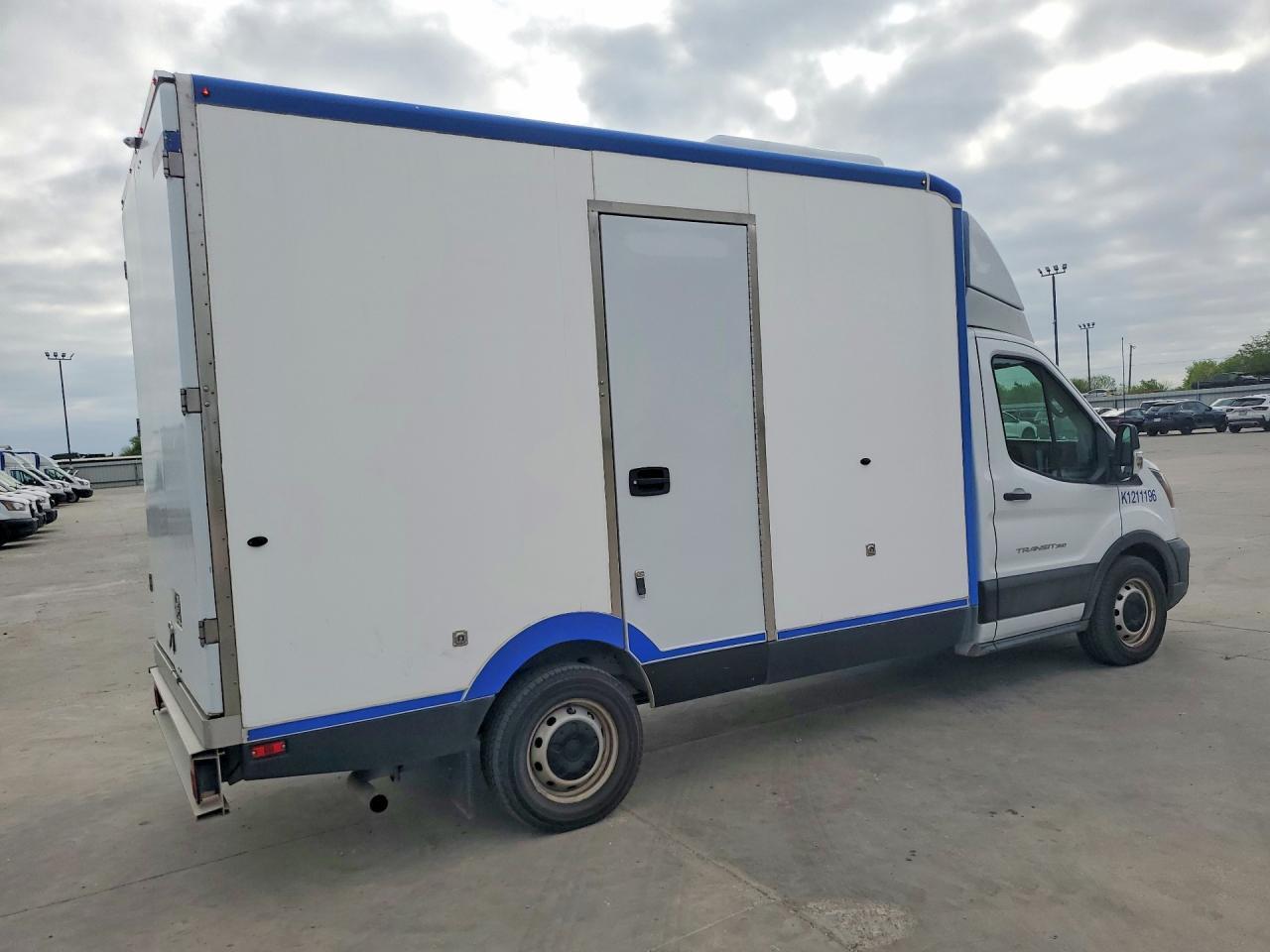 2021 Ford Transit Delivery Truck - Фото 3