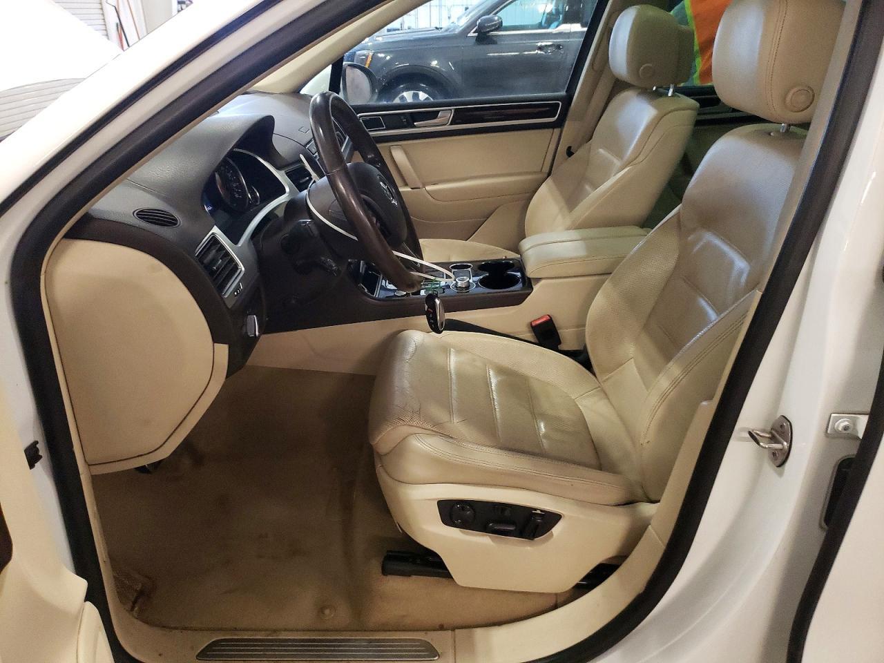 2016 Volkswagen Touareg Sport - Image 7