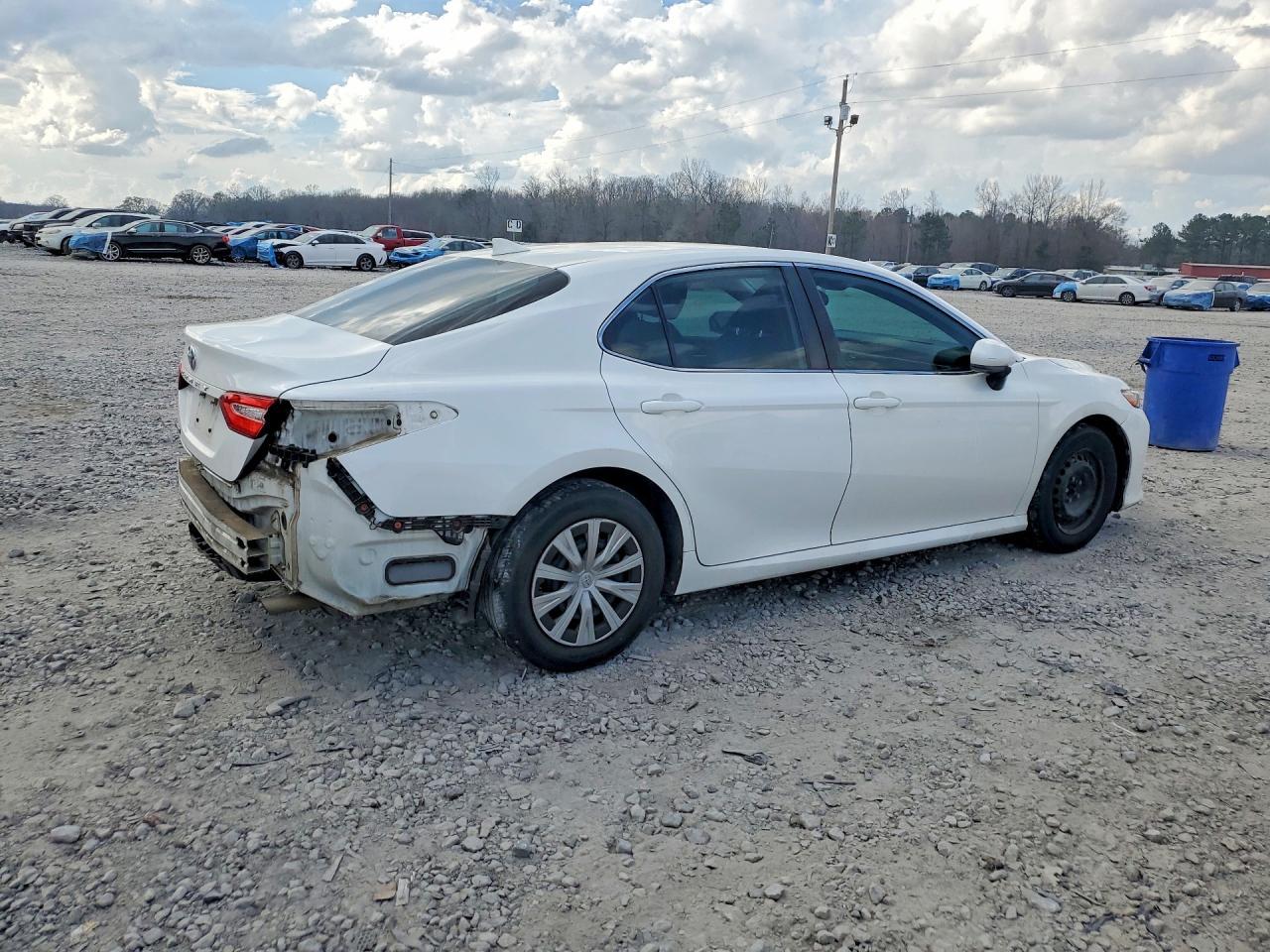 2020 Toyota Camry L - Фото 3