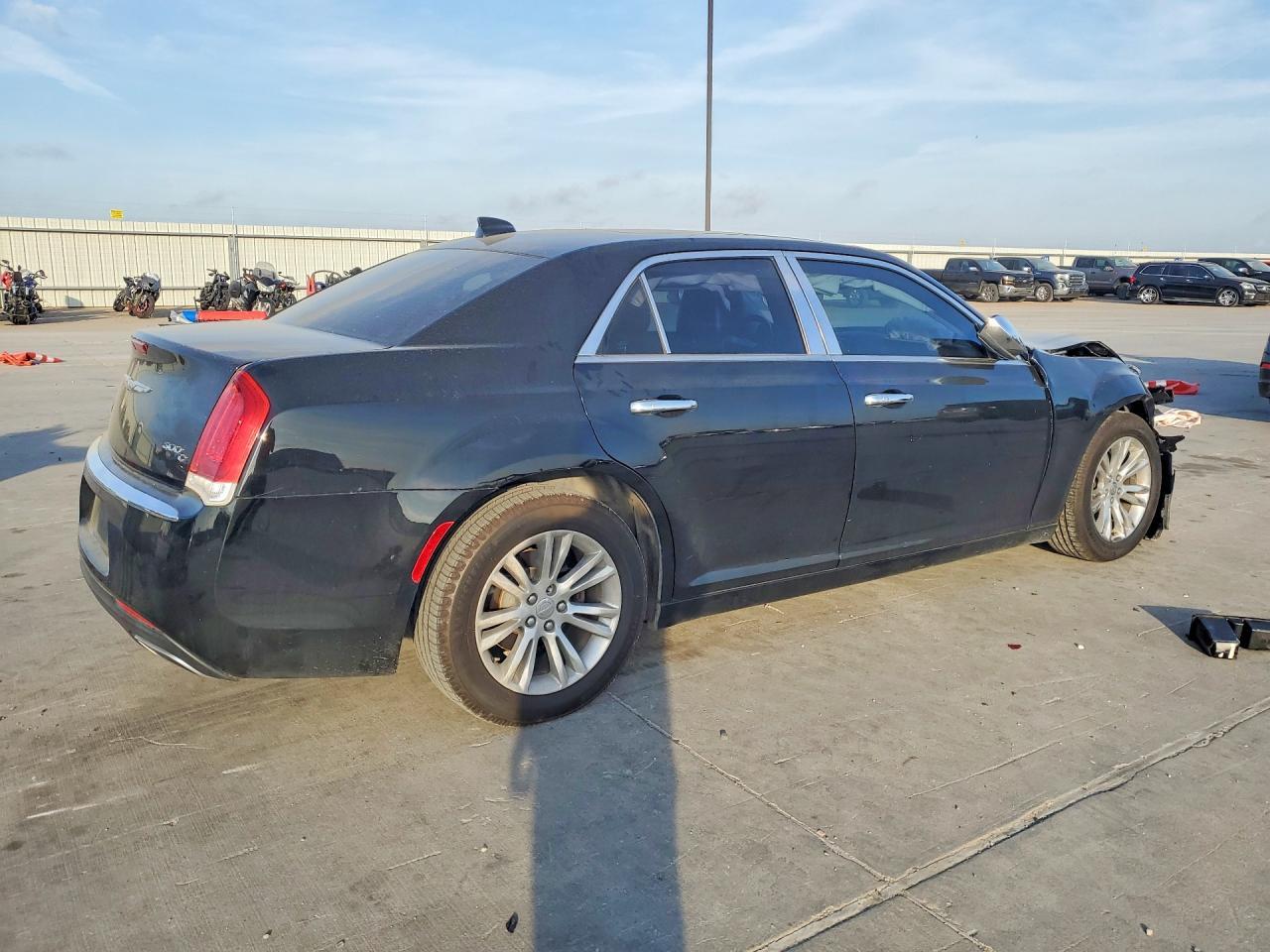 2017 Chrysler 300C - Фото 3
