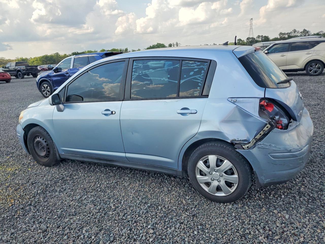 2011 Nissan Versa - Фото 2