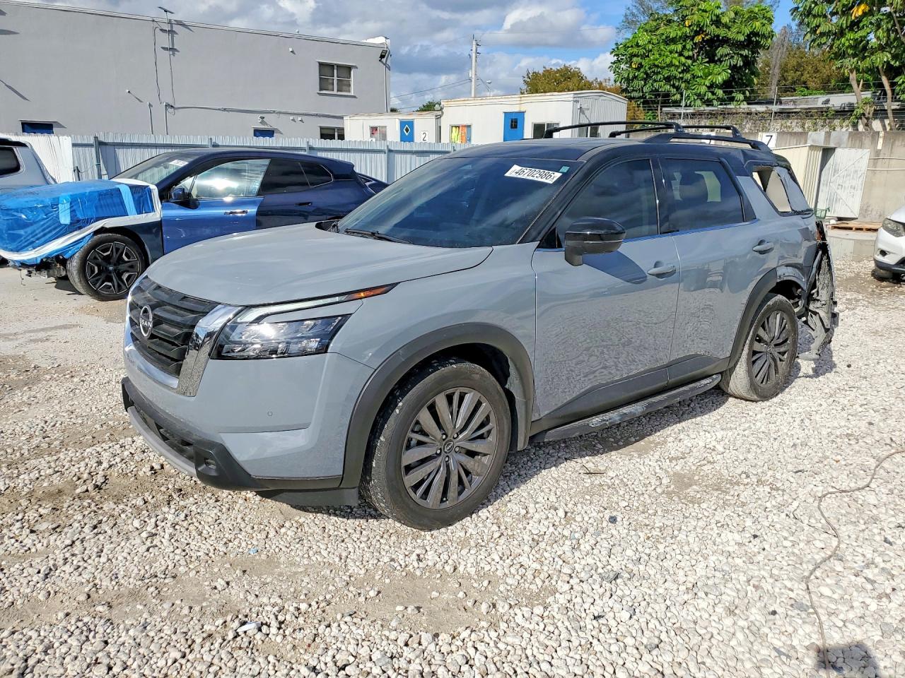 2025 Nissan Pathfinder Sl