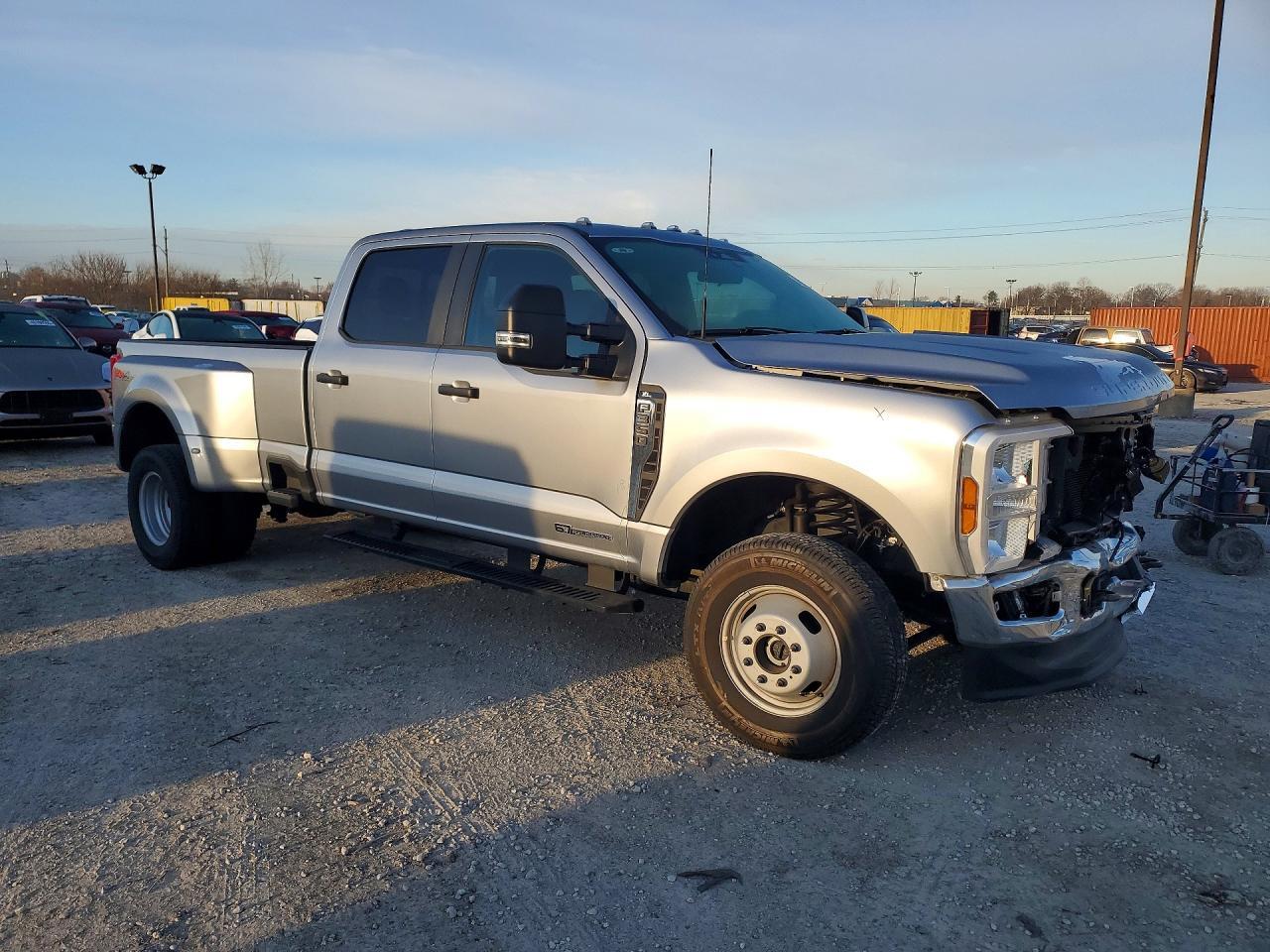 2024 Ford F350 Super Duty - Фото 4