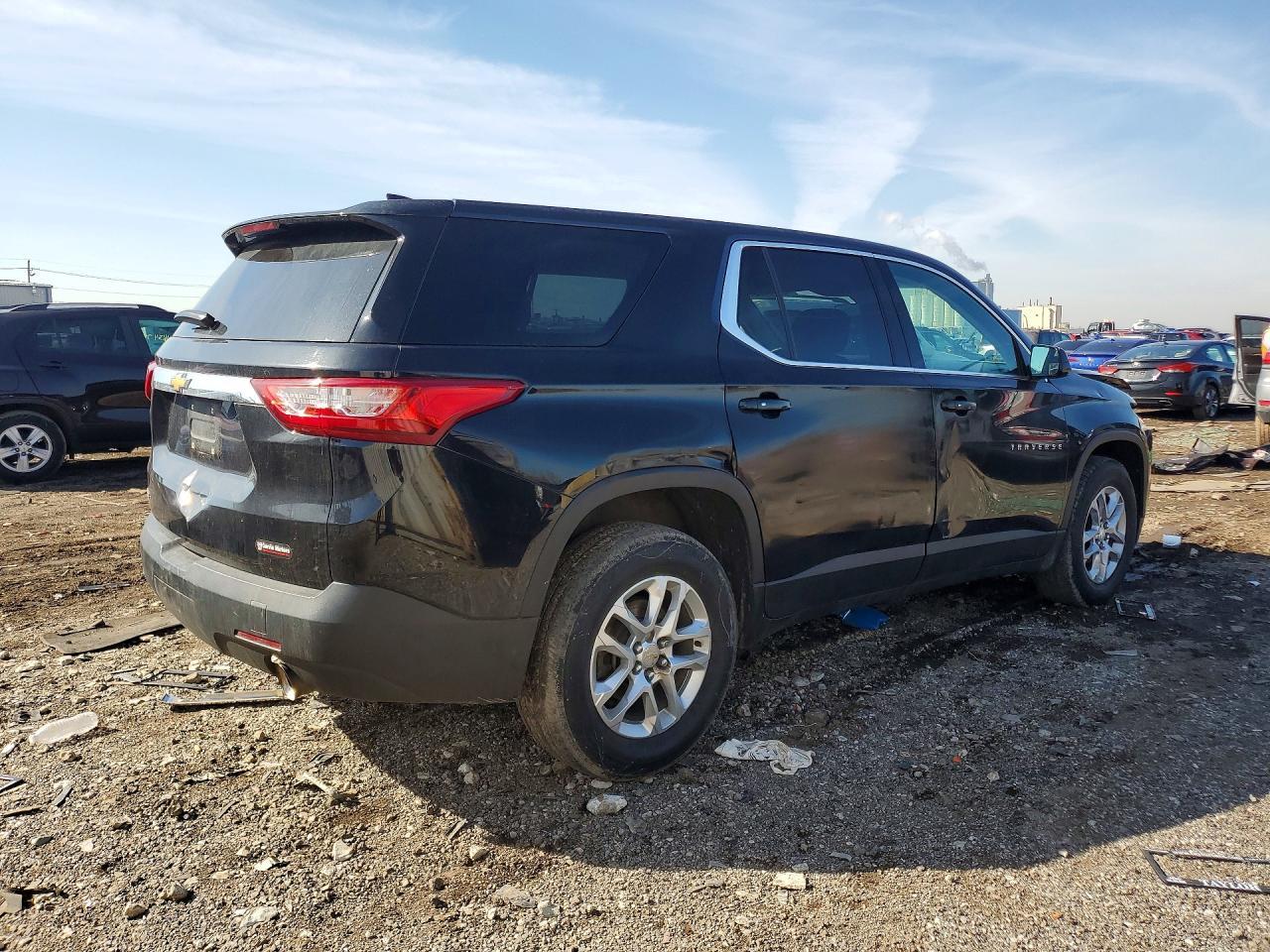 2018 Chevrolet Traverse Ls - Фото 3