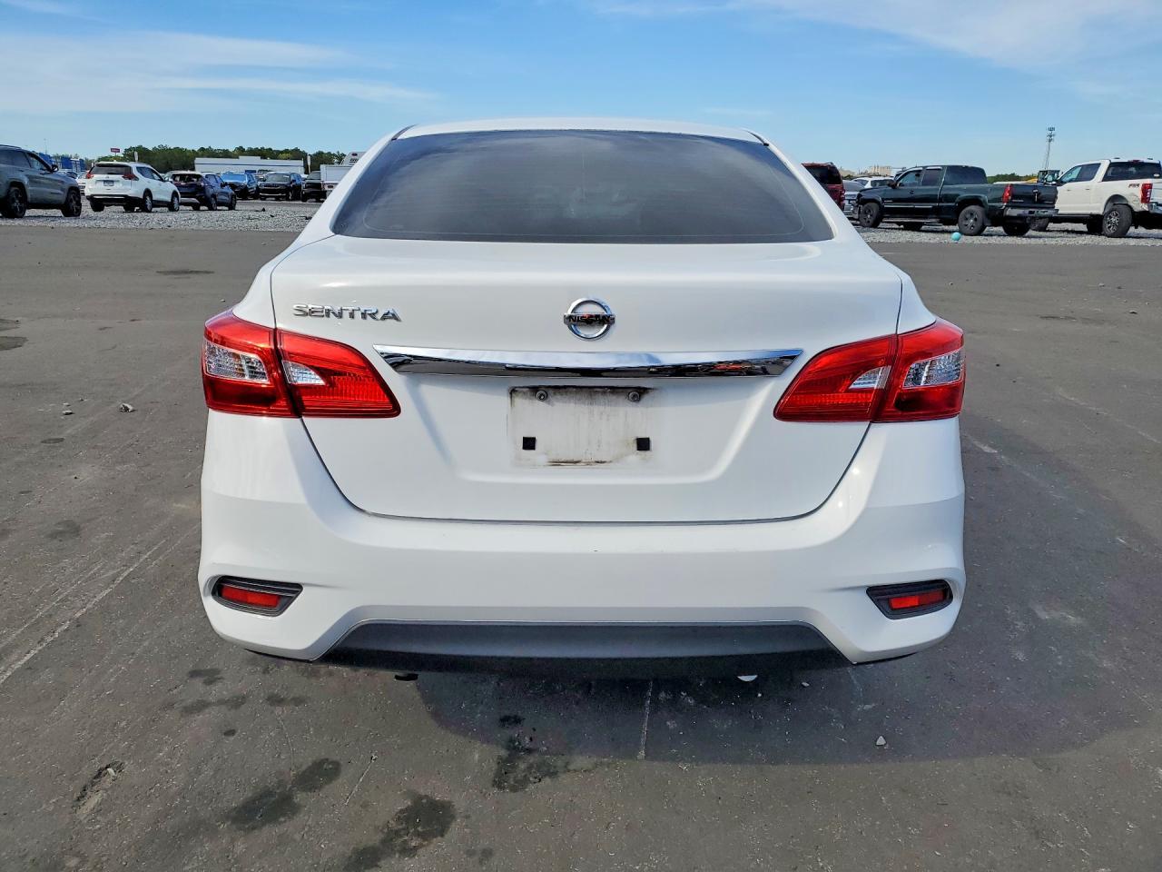 2017 Nissan Sentra S - Фото 6