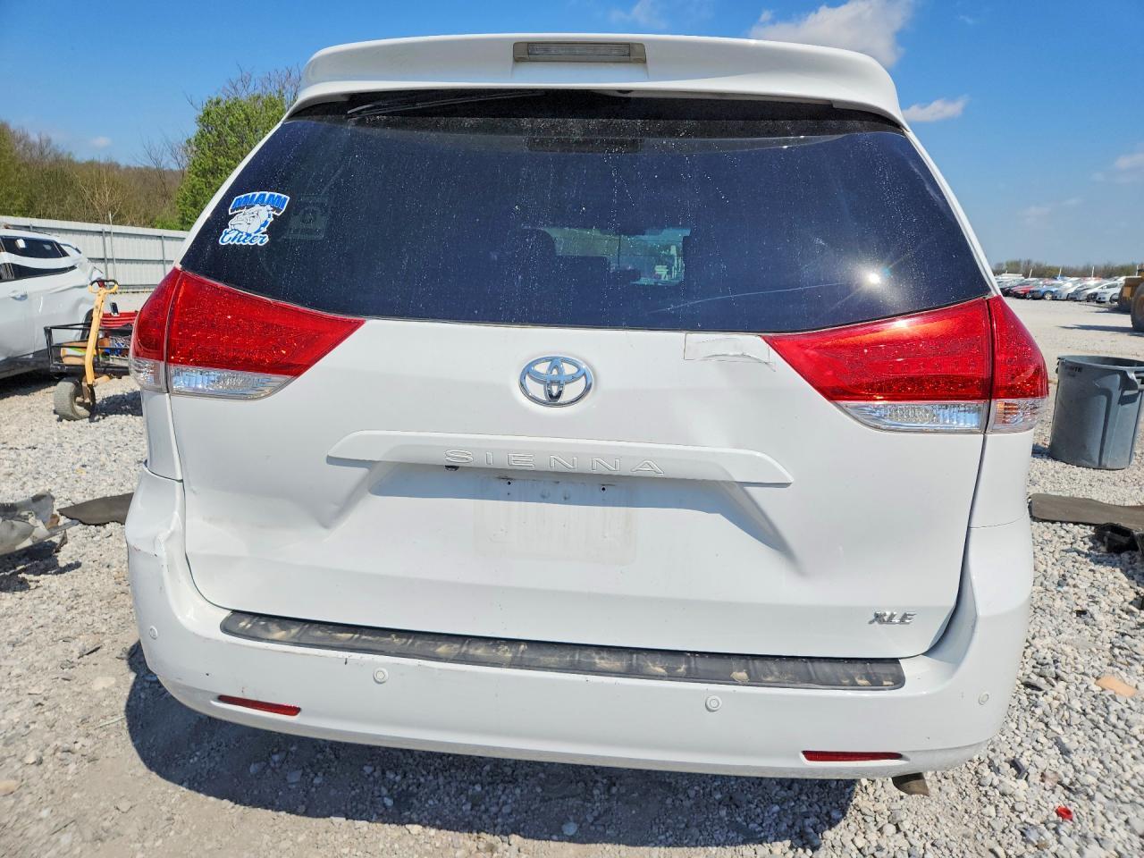 2011 Toyota Sienna Xle 8-Passenger - Image 6