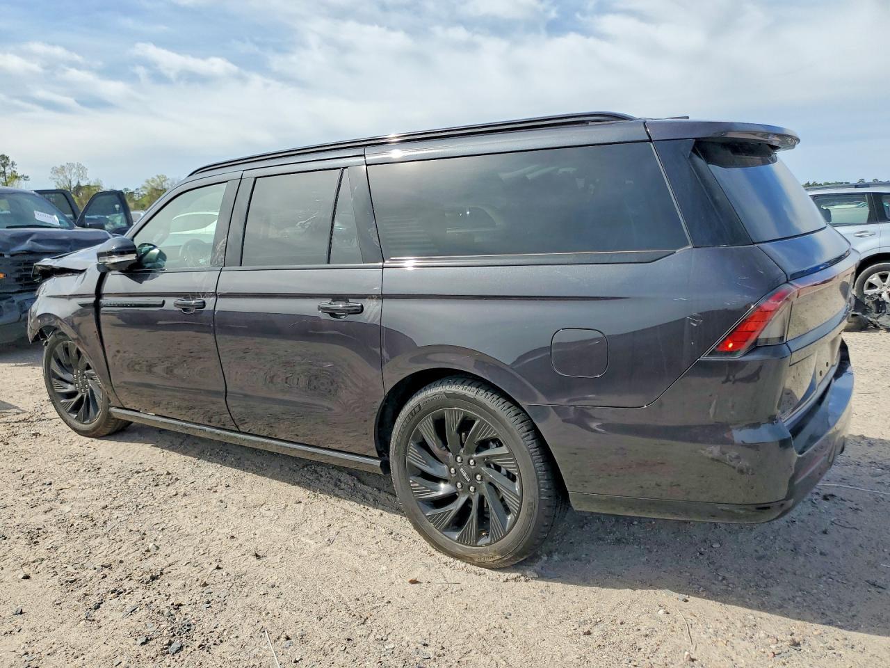 2025 Lincoln Townhouse Navigator - Фото 2