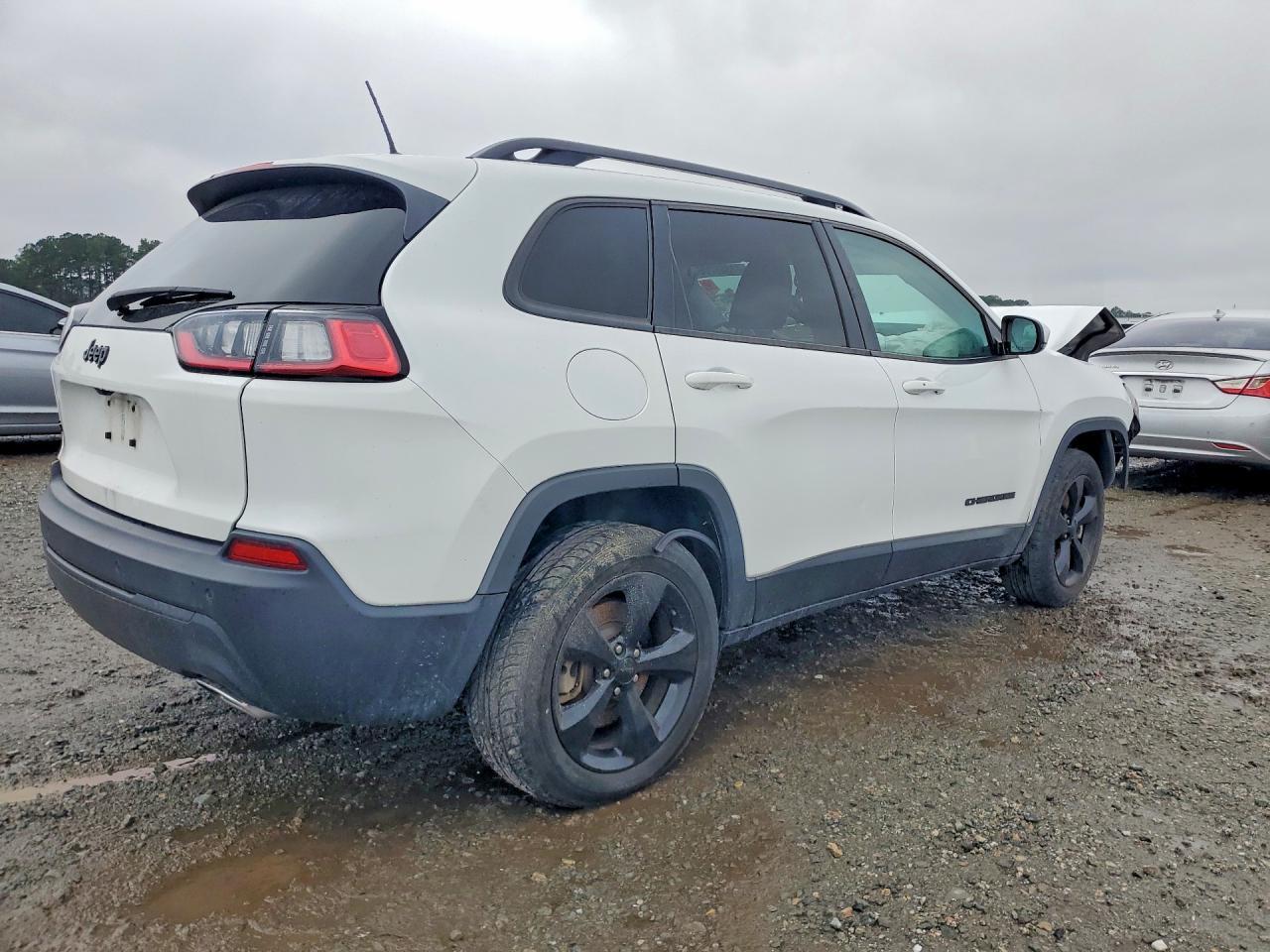 2019 Jeep Cherokee Latitude Plus - Image 3