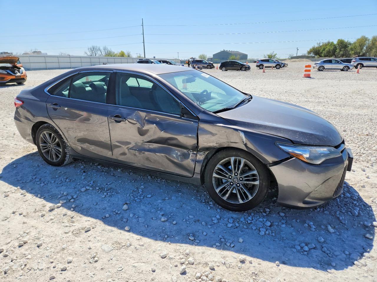 2017 Toyota Camry Se - Фото 4
