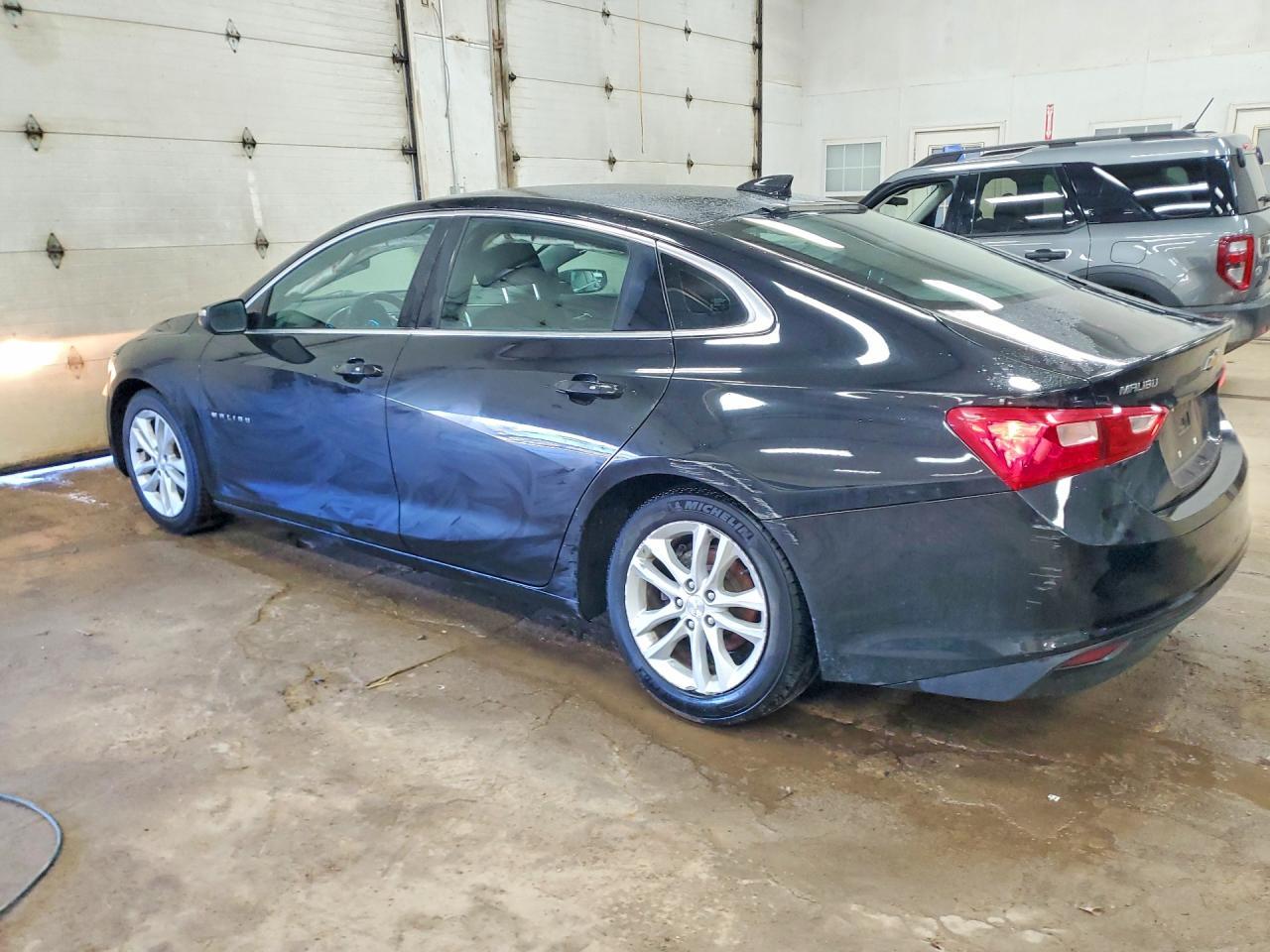 2018 Chevrolet Malibu Lt - Image 2