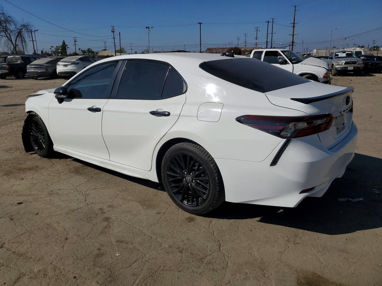 2022 Toyota Camry Se Nightshade - Фото 2