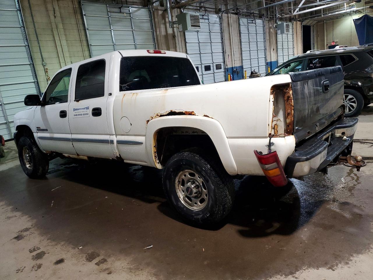 2002 GMC Sierra K2500 Heavy Duty - Image 2