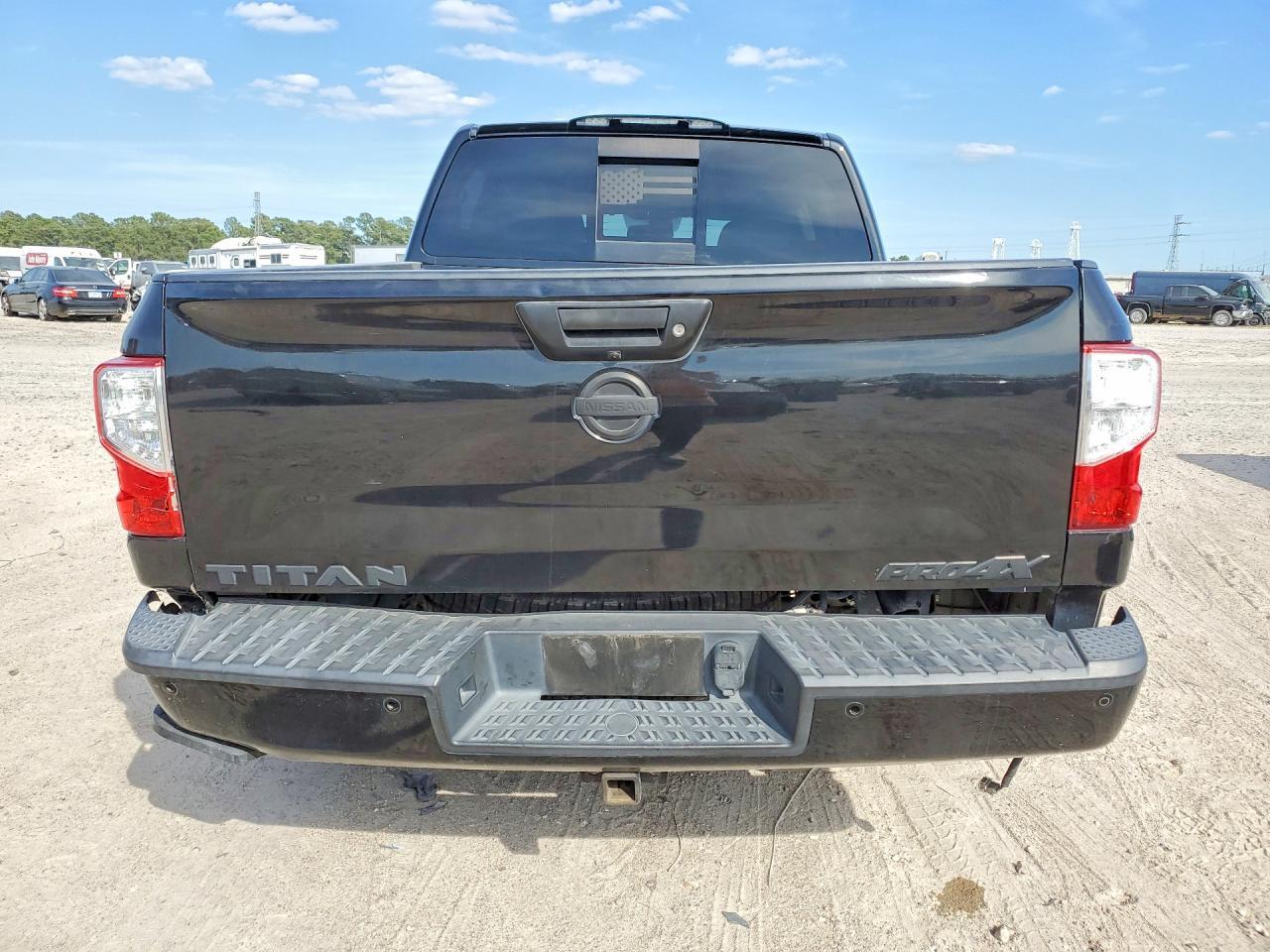 2018 Nissan Titan Pro-4X - Фото 6
