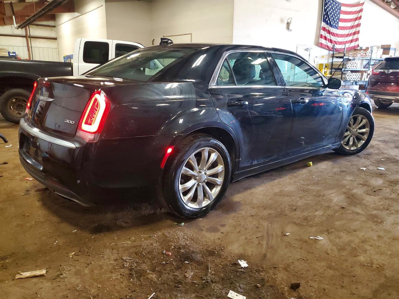 2017 Chrysler 300 Limited - Фото 3