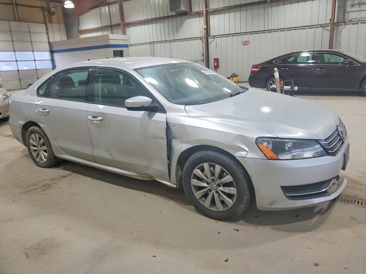 2015 Volkswagen Passat S - Image 4