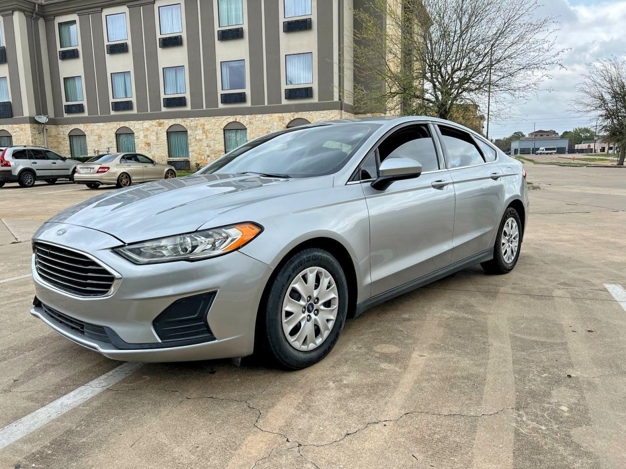 2020 Ford Fusion S - Фото 2