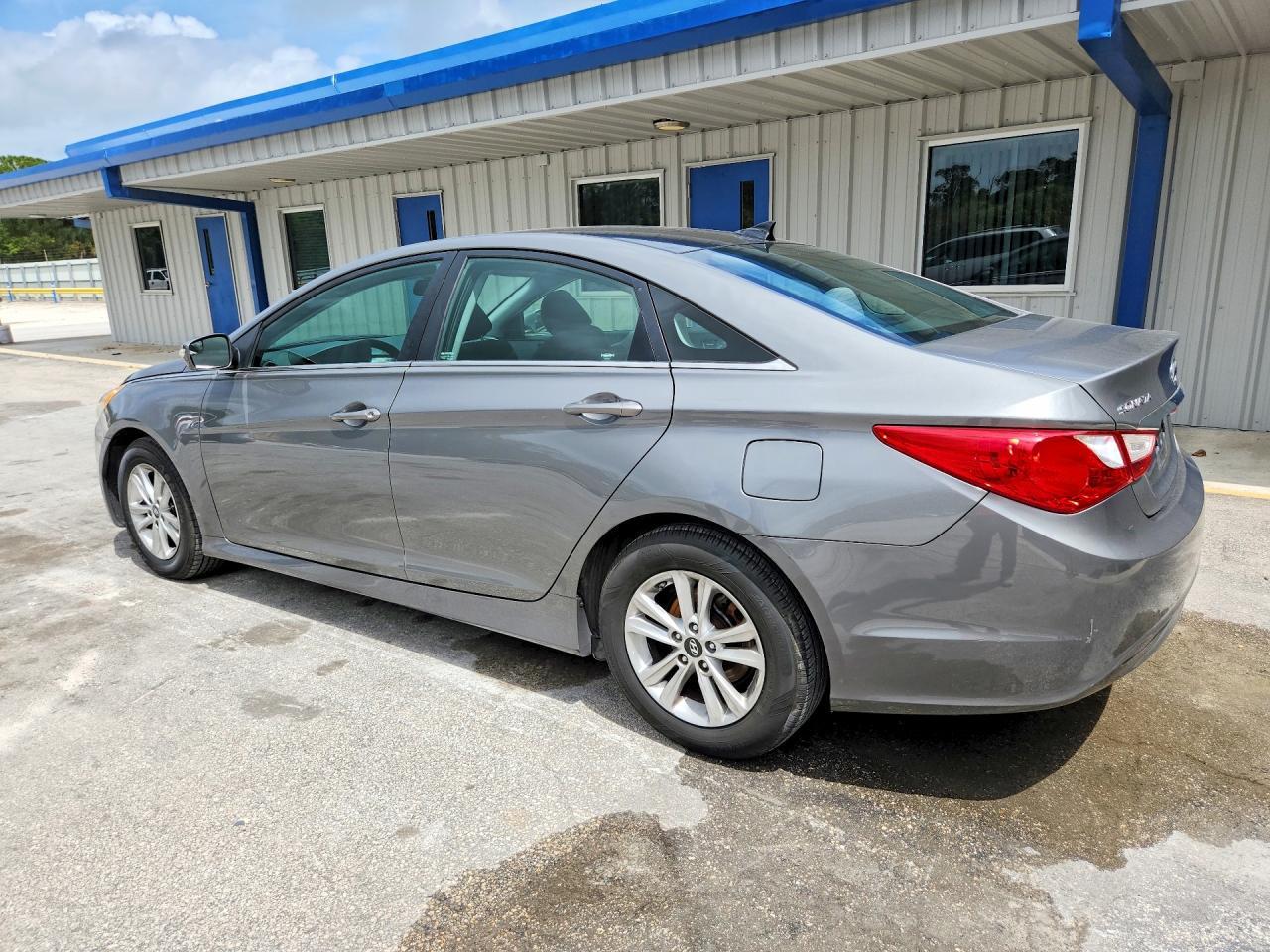 2014 Hyundai Sonata Gls - Image 2