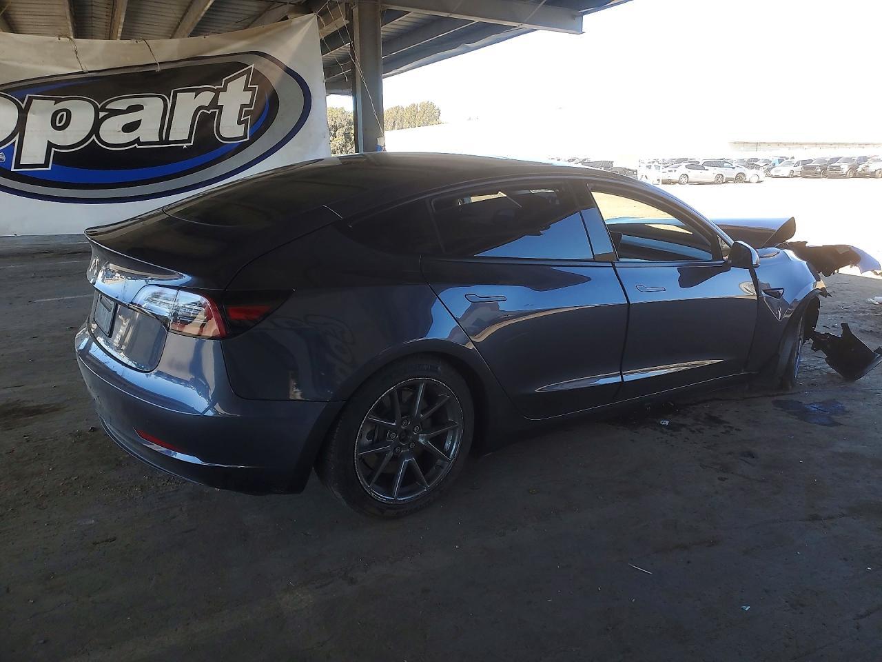 2023 Tesla Model 3 - Фото 3